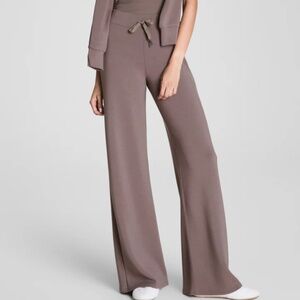 NWT SPANX AirEssentials Size Large | Smoke